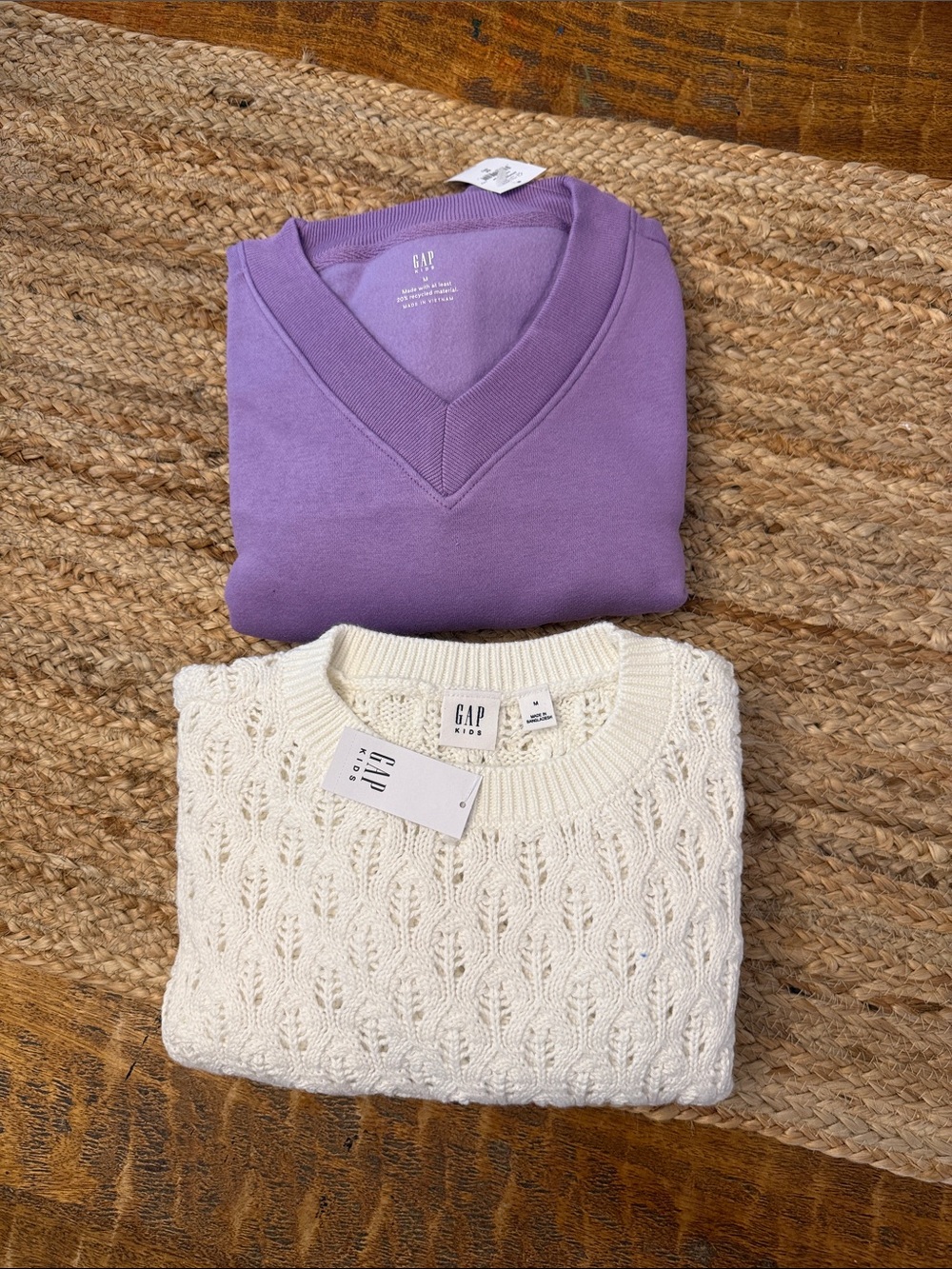 GAP V-Neck Sweater in Lavender and Cream SZ Small